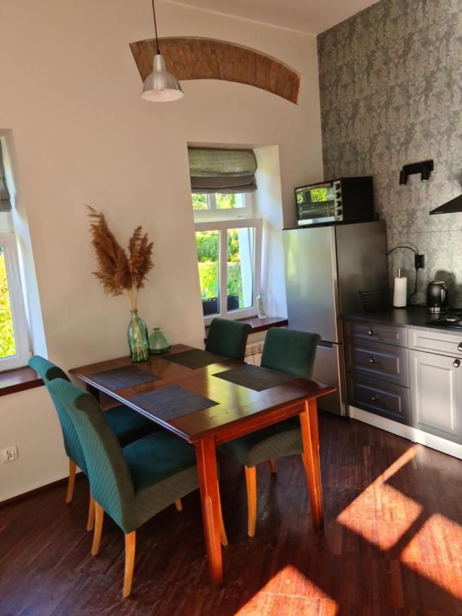 Appartement Apartament W Starej Szkole à Srebrna Góra Extérieur photo